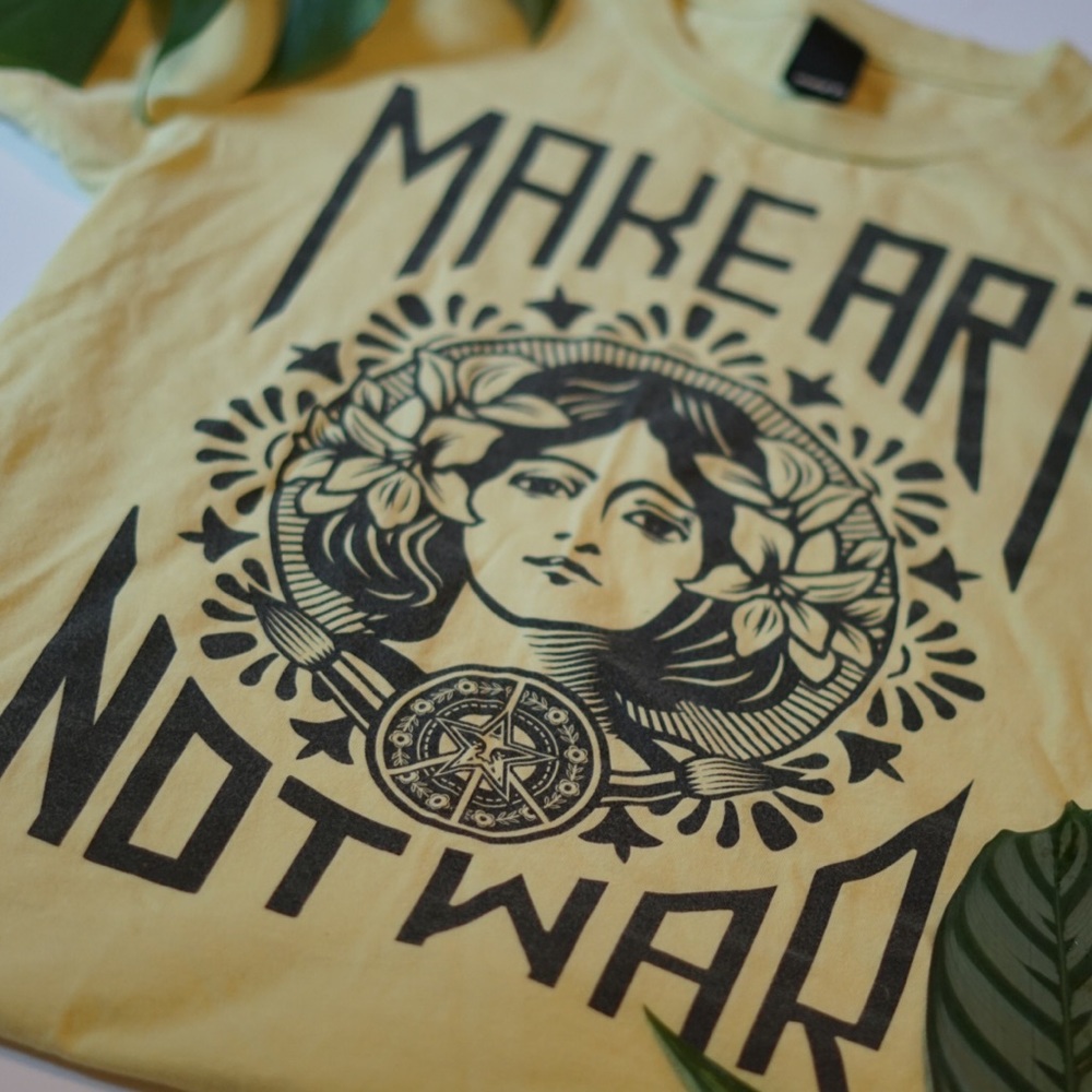 Obey Graphic Tee “Make Art Not War” Size Medium